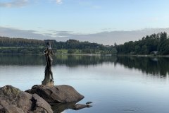 Pohled na lipenskou vílu a přehradu Lipno.